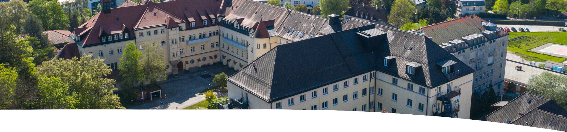 Drohnenbild von Klinik